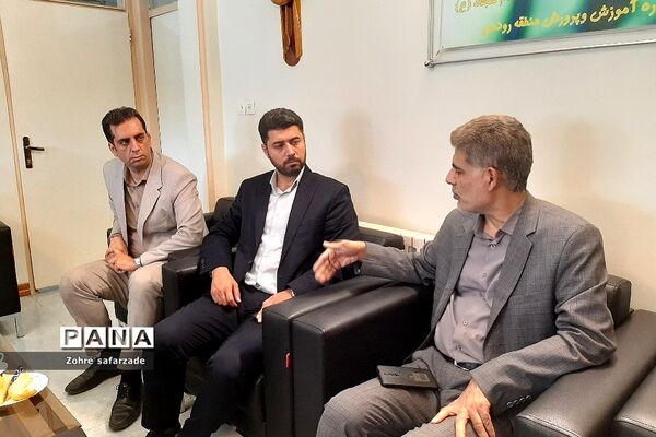 بازدید رئیس مرکز سنجش و پایش وزارت آموزش و پرورش از حوزه‌های اجرای امتحانات نهایی خردادماه رودهن
