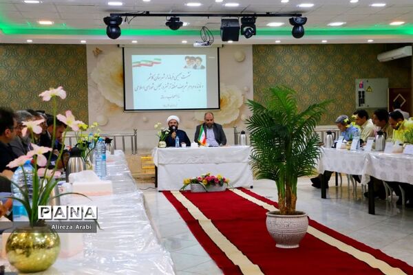 نشست صمیمی فرماندار کاشمر و نماینده ترشیز با اصحاب رسانه