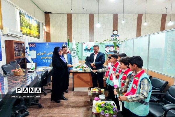 تجلیل از مدیر سازمان دانش‌آموزی استان بوشهر