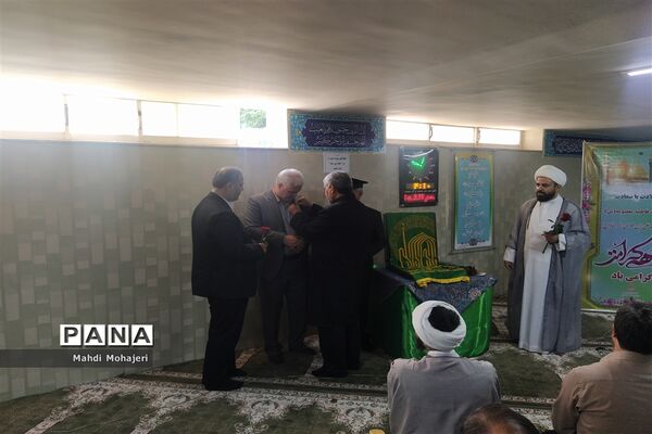 حضور خادمان آستان قدس رضوی به همراه پرچم مقدس امام رضا (ع)