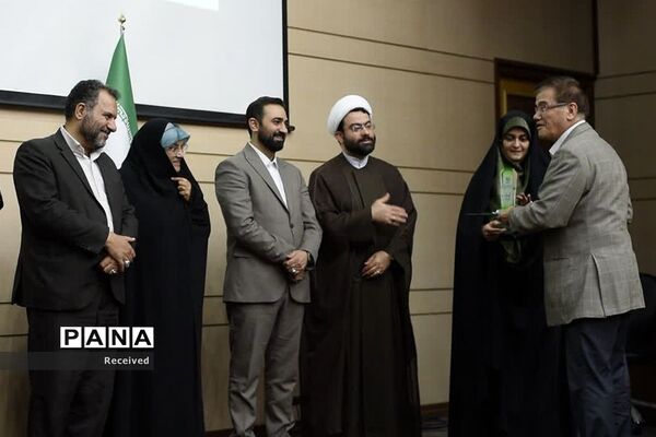 ‌مراسم تجلیل از برگزیدگان «جایزه استانی جمعیت» استانداری تهران