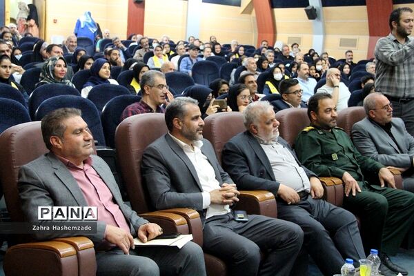 همایش پدر دختری با عنوان دختر بابا به‌مناسبت دهه کرامت در فرهنگسرای ولاء ناحیه یک شهرری