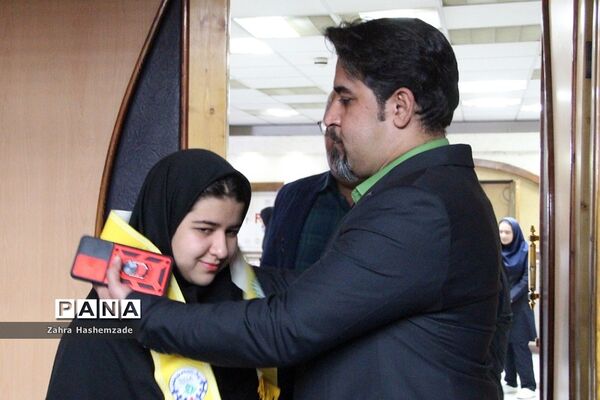 همایش پدر دختری با عنوان دختر بابا به‌مناسبت دهه کرامت در فرهنگسرای ولاء ناحیه یک شهرری