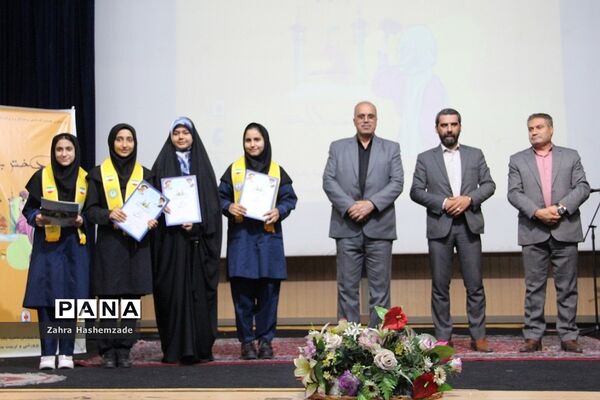 همایش پدر دختری با عنوان دختر بابا به‌مناسبت دهه کرامت در فرهنگسرای ولاء ناحیه یک شهرری