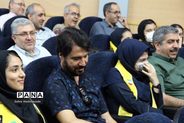 همایش پدر دختری با عنوان دختر بابا به‌مناسبت دهه کرامت در فرهنگسرای ولاء ناحیه یک شهرری