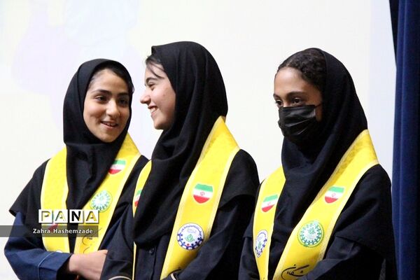 همایش پدر دختری با عنوان دختر بابا به‌مناسبت دهه کرامت در فرهنگسرای ولاء ناحیه یک شهرری