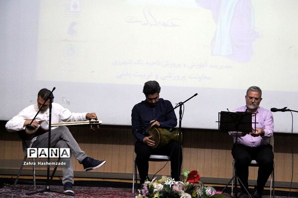 همایش پدر دختری با عنوان دختر بابا به‌مناسبت دهه کرامت در فرهنگسرای ولاء ناحیه یک شهرری