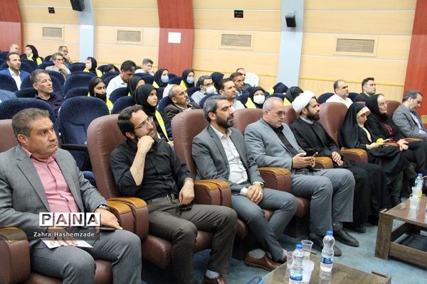 همایش پدر دختری با عنوان دختر بابا به‌مناسبت دهه کرامت در فرهنگسرای ولاء ناحیه یک شهرری