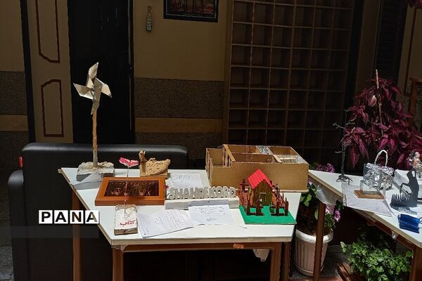 نمایشگاه دستاوردهای هنرستان‌های سطح شهرکرد