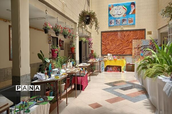 نمایشگاه دستاوردهای هنرستان‌های سطح شهرکرد