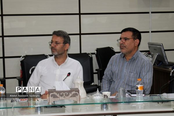 جلسه ستاد ثبت‌نام و شورای معاونان اداره‌کل آموزش و پرورش استان بوشهر