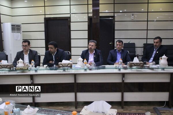 جلسه ستاد ثبت‌نام و شورای معاونان اداره‌کل آموزش و پرورش استان بوشهر