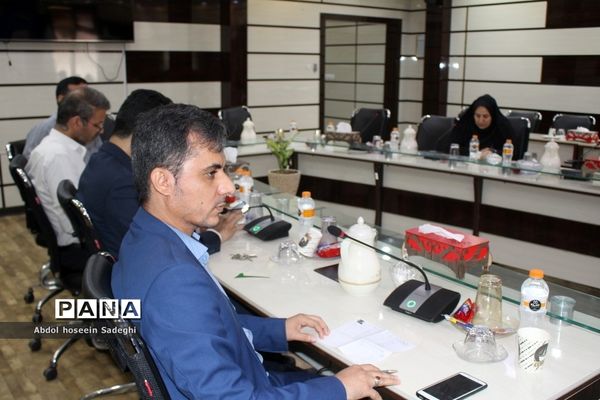 جلسه ستاد ثبت‌نام و شورای معاونان اداره‌کل آموزش و پرورش استان بوشهر