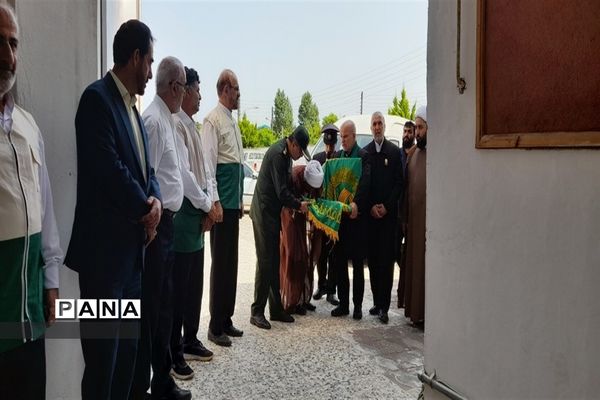 همه زیر سایه خورشید هستیم