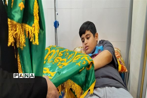 همه زیر سایه خورشید هستیم