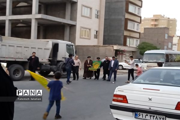 استقبال مردم از کاروان «زیر سایه خورشید» در قم