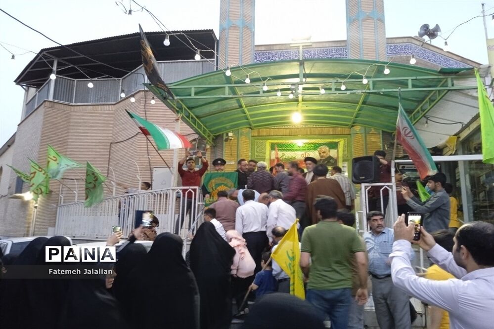 استقبال مردم از کاروان «زیر سایه خورشید» در قم