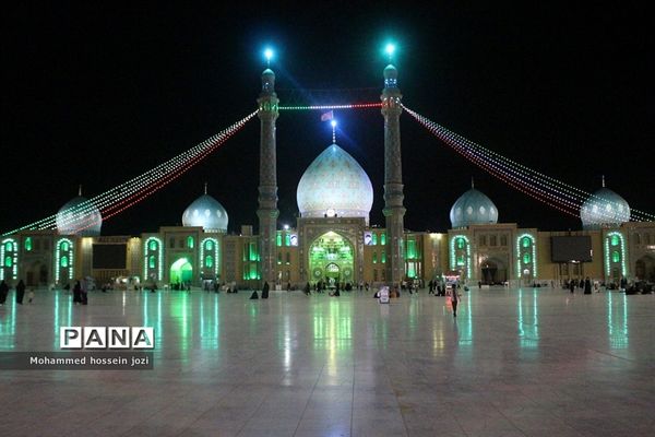 اجتماع خانوادگی خادمیاران رضوی در مسجد جمکران