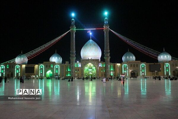 اجتماع خانوادگی خادمیاران رضوی در مسجد جمکران
