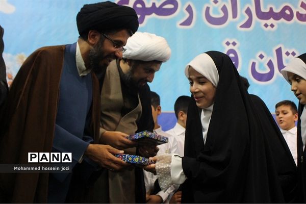 اجتماع خانوادگی خادمیاران رضوی در مسجد جمکران