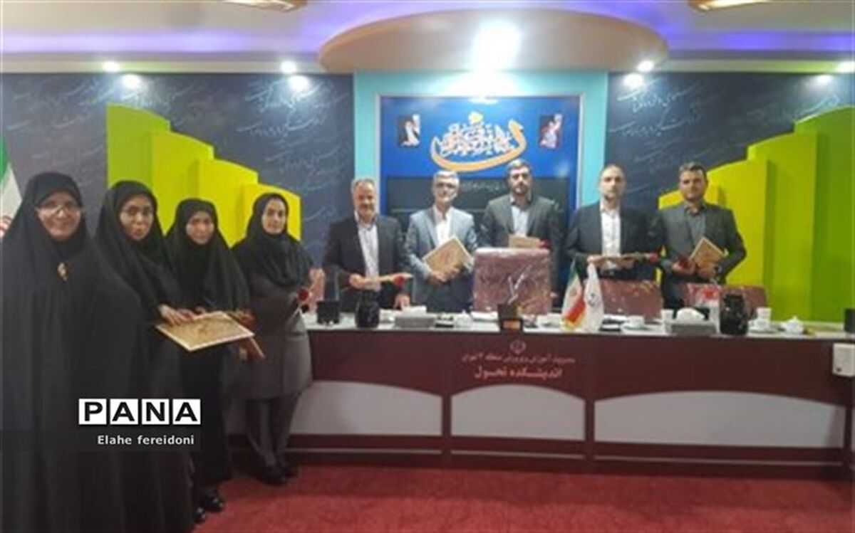 تکریم و خدمت‌رسانی به خانواده شهدا وایثارگران وظیفه مسئولان و مردم است