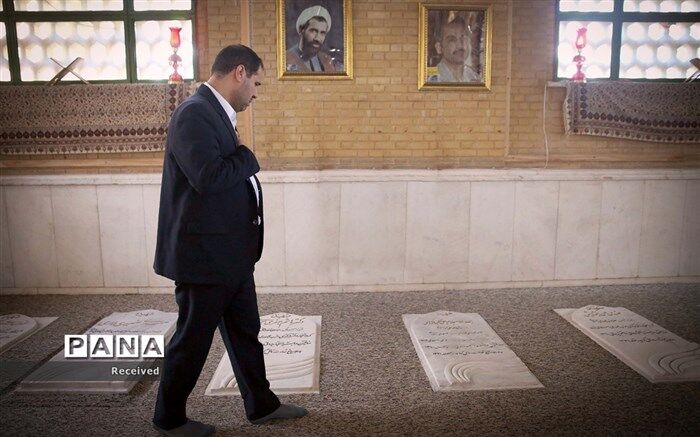 تجدید بیعت «صحرایی» با آرمان‌های امام راحل و ادای احترام به مقام شامخ شهیدان رجایی و باهنر