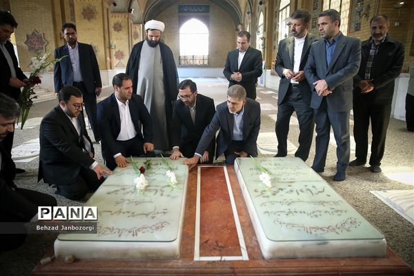 تجدید بیعت وزیر آموزش و پرورش با آرمان‌های امام راحل و ادای احترام به مقام شامخ شهیدان رجایی و باهنر