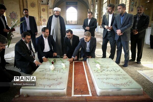 تجدید بیعت وزیر آموزش و پرورش با آرمان‌های امام راحل و ادای احترام به مقام شامخ شهیدان رجایی و باهنر