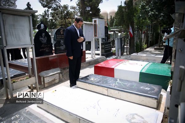 تجدید بیعت وزیر آموزش و پرورش با آرمان‌های امام راحل و ادای احترام به مقام شامخ شهیدان رجایی و باهنر