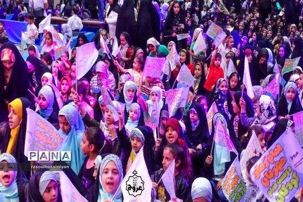 جشن میلاد امام مهربانی‌ها ویژه دبستانی‌ها در ابرکوه