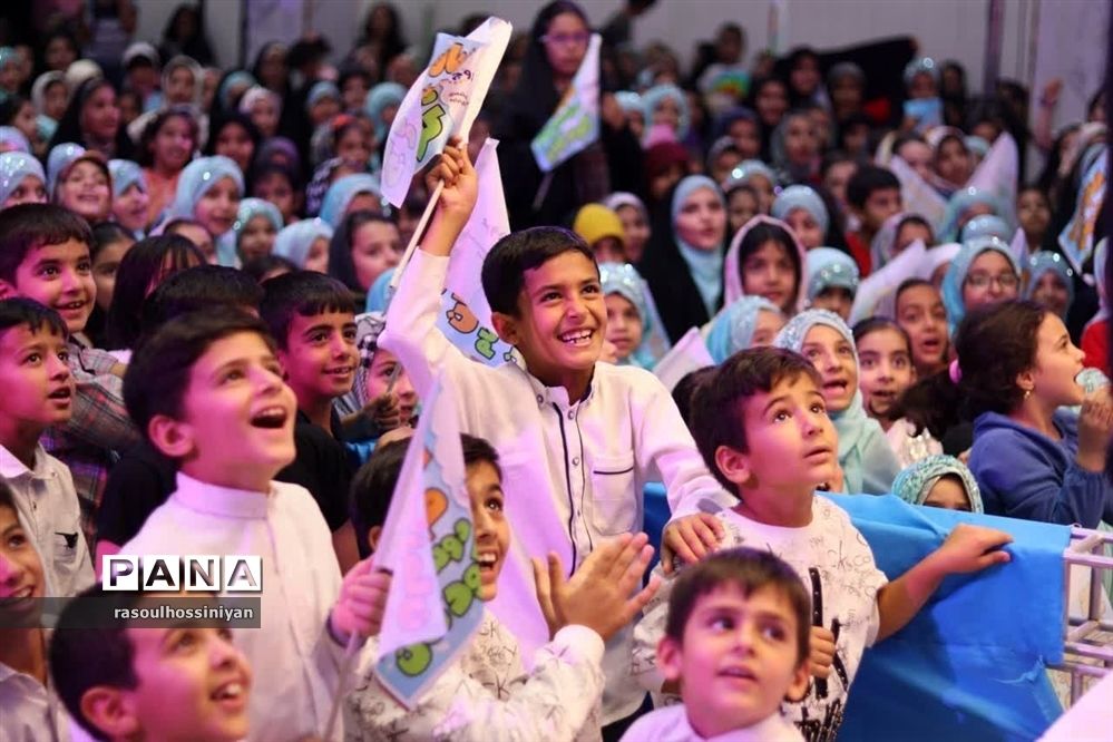 جشن میلاد امام مهربانی‌ها ویژه دبستانی‌ها در ابرکوه