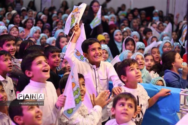 جشن میلاد امام مهربانی‌ها ویژه دبستانی‌ها در ابرکوه