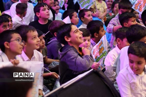 جشن میلاد امام مهربانی‌ها ویژه دبستانی‌ها در ابرکوه