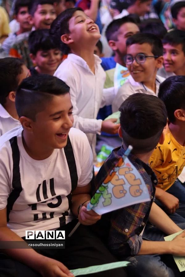 جشن میلاد امام مهربانی‌ها ویژه دبستانی‌ها در ابرکوه