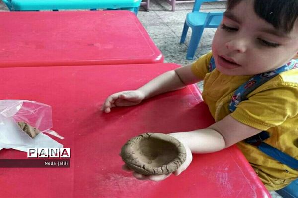 برگزاری کلاس‌های دست ورزی برای کودکان در کانون ملائک شهرستان‌قرچک