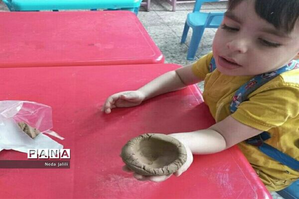 برگزاری کلاس‌های دست ورزی برای کودکان در کانون ملائک شهرستان‌قرچک