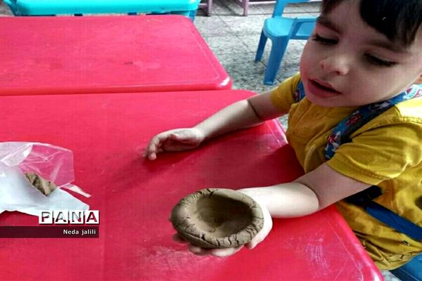 برگزاری کلاس‌های دست ورزی برای کودکان در کانون ملائک شهرستان‌قرچک