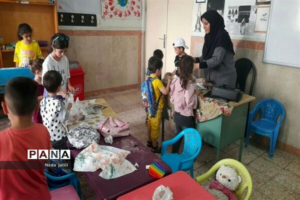 برگزاری کلاس‌های دست ورزی برای کودکان در کانون ملائک شهرستان‌قرچک