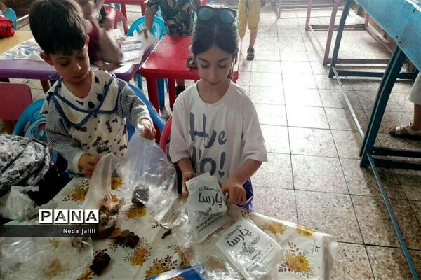 برگزاری کلاس‌های دست ورزی برای کودکان در کانون ملائک شهرستان‌قرچک