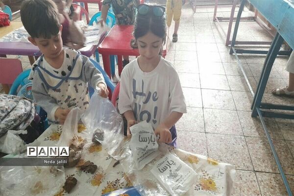 برگزاری کلاس‌های دست ورزی برای کودکان در کانون ملائک شهرستان‌قرچک