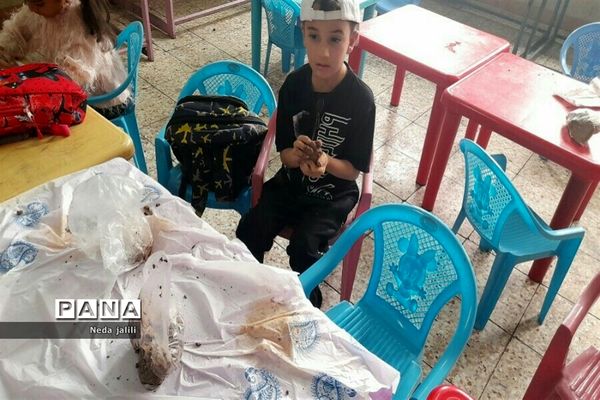 برگزاری کلاس‌های دست ورزی برای کودکان در کانون ملائک شهرستان‌قرچک