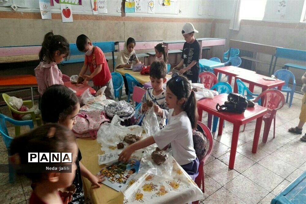 برگزاری کلاس‌های دست ورزی برای کودکان در کانون ملائک شهرستان‌قرچک