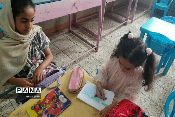 برگزاری کلاس‌های دست ورزی برای کودکان در کانون ملائک شهرستان‌قرچک