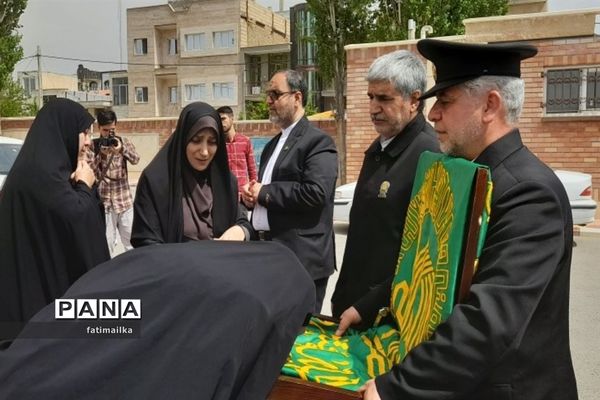 برگزاری آیین پرچم‌گردانی حرم مطهر امام‌رضا(ع) در آموزشگاه امام‌رضا(ع) فیروزکوه