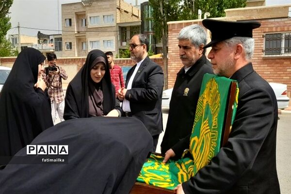 برگزاری آیین پرچم‌گردانی حرم مطهر امام‌رضا(ع) در آموزشگاه امام‌رضا(ع) فیروزکوه