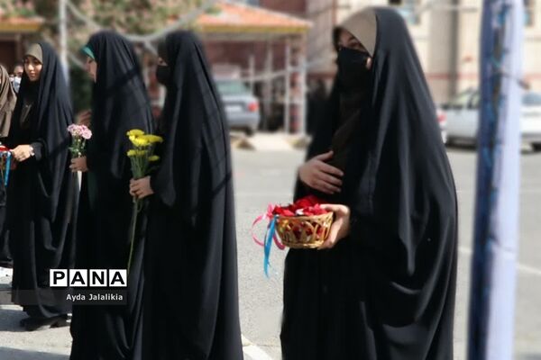 پرچم بارگاه حضرت معصومه(س) درهنرستان ولایت اسلامشهر