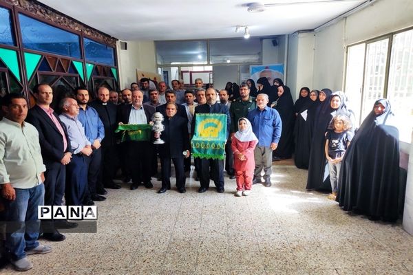 آیین پرچم‌گردانی متبرک حرم ثامن الحجج امام رضا (ع) در اداره آموزش و پرورش منطقه ۱۹