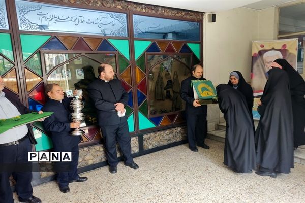 آیین پرچم‌گردانی متبرک حرم ثامن الحجج امام رضا (ع) در اداره آموزش و پرورش منطقه ۱۹