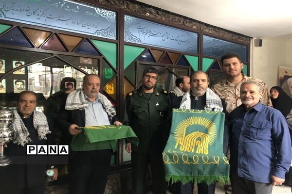 آیین پرچم‌گردانی متبرک حرم ثامن الحجج امام رضا (ع) در اداره آموزش و پرورش منطقه ۱۹