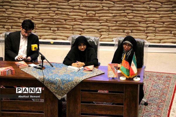 نشست نقد و بررسی کتاب «خاتون و قوماندان» در قم